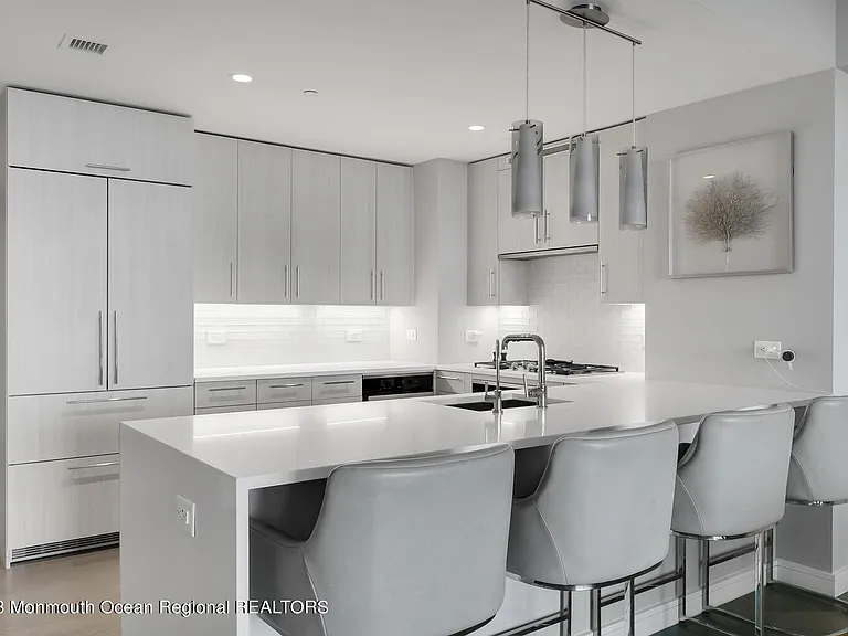 20 Melrose Ter #206 — Photo 4