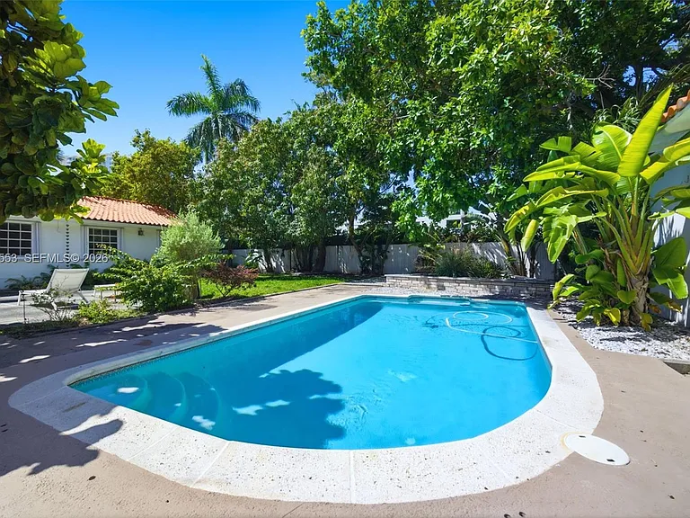 2300 S Miami Ave — Photo 36