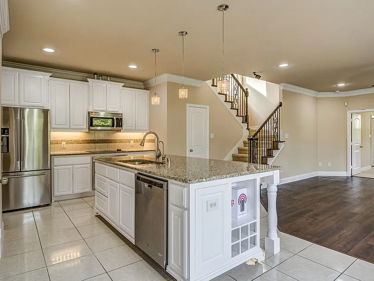 725 Rembrandt Ct — Photo 6