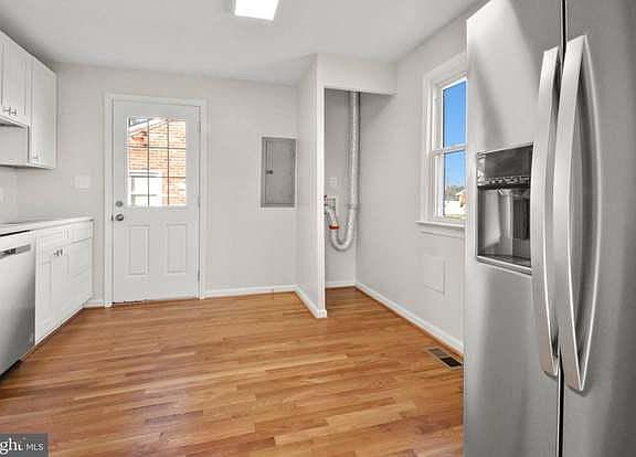 3rd image of 1811 Howard Ave
