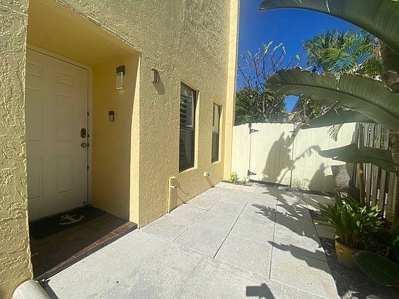 2nd image of 107 Linda Ln Unit D