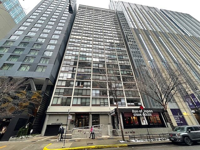 1st image of 230 E Ontario St APT 402