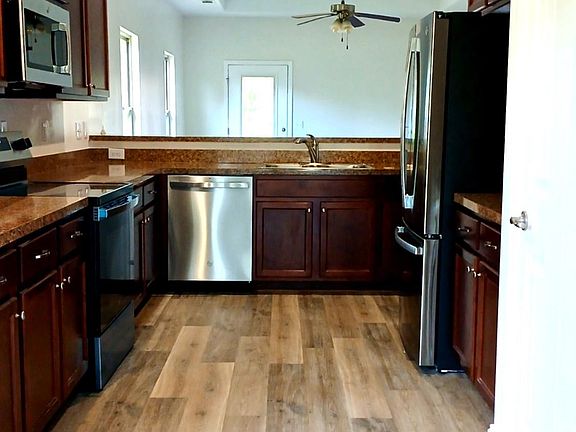 3rd image of 533 E Heatherstone Ln