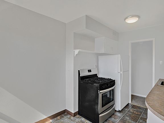 4th image of 9 Dickinson Ave APT B