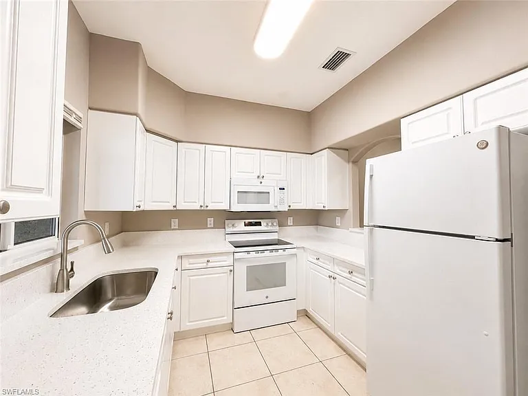 4172 Castilla Cir #201 — Photo 6