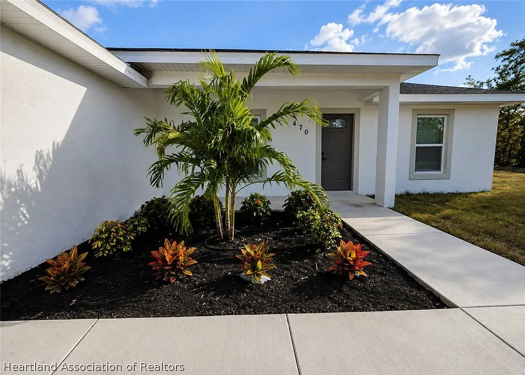 3 bed, 2.0 bath, 1304 sqft, $1,775 — Photo 3
