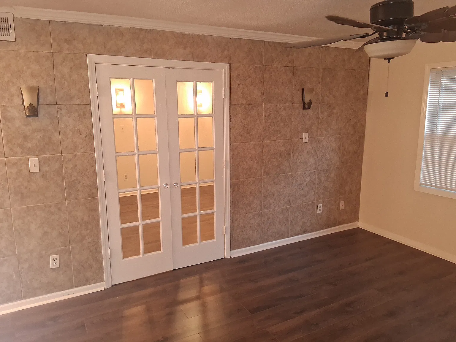 2 bed, 875 sqft, $1,300 — Photo 1