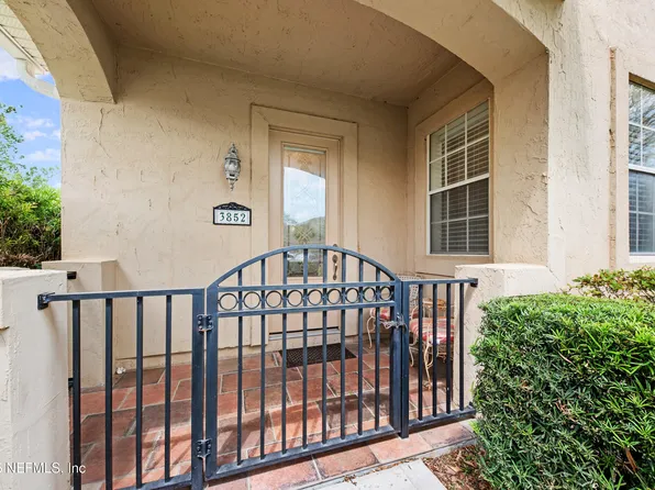 3852 LA VISTA Circle, Jacksonville, FL 32217