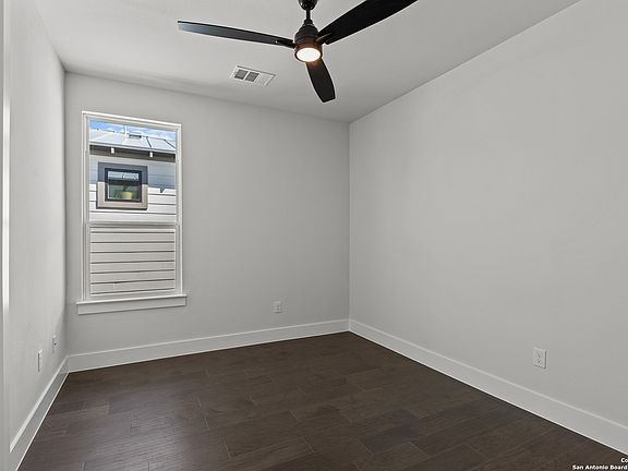 5th image of 150 Playmoor St