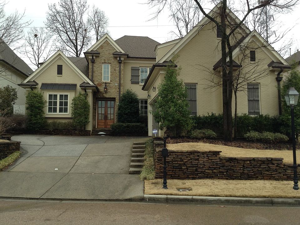 1st image of 1940 Chatsworth Dr