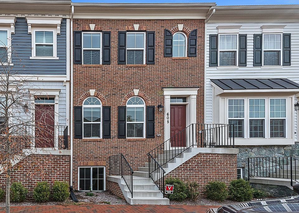 1st image of 605 S Cherry Grove Ave