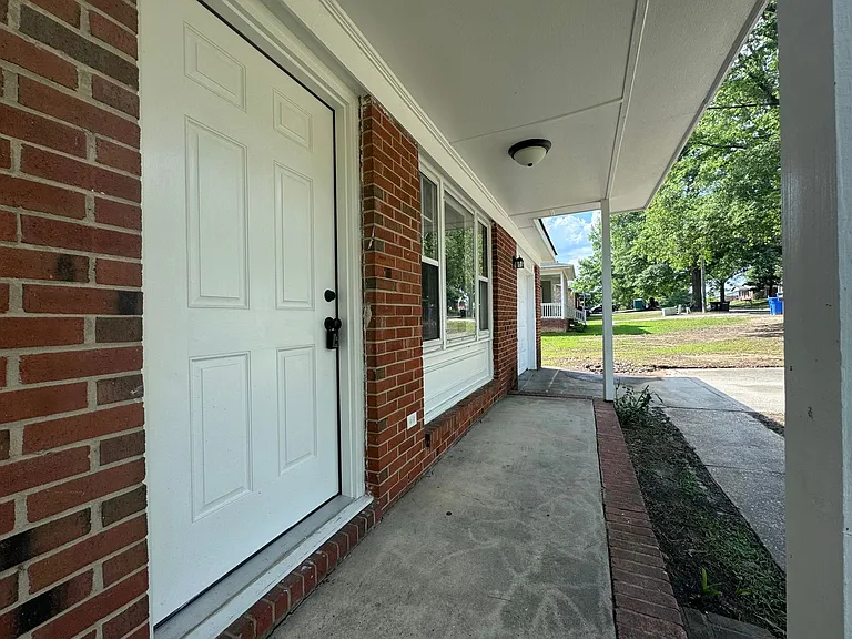 652 Monagan St — Photo 2