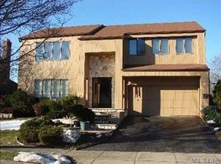 11 Anne Dr, Hicksville, NY 11801