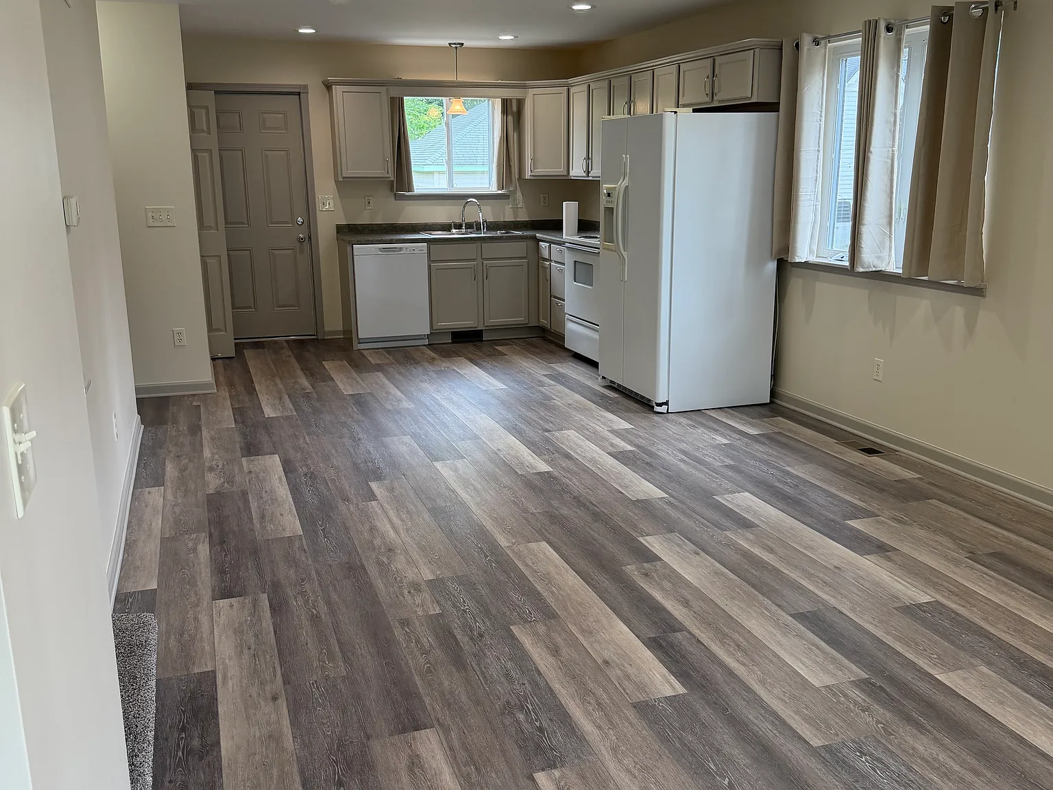 3 bed, 2.5 bath, 900 sqft, $1,250 — Photo 3