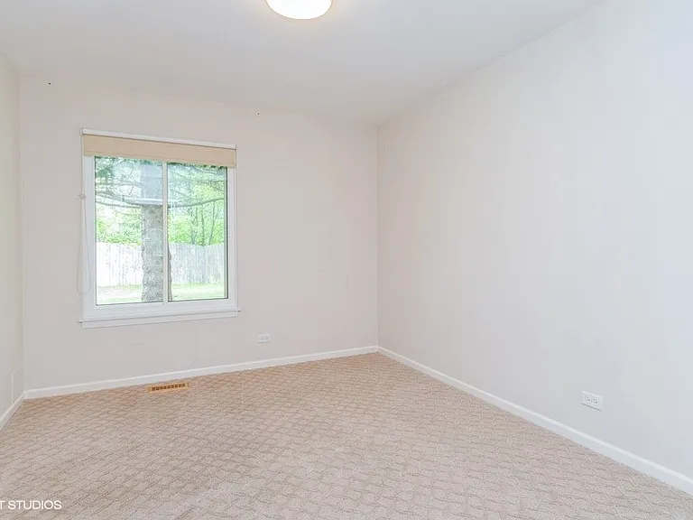 421 Bayview Ave — Photo 8