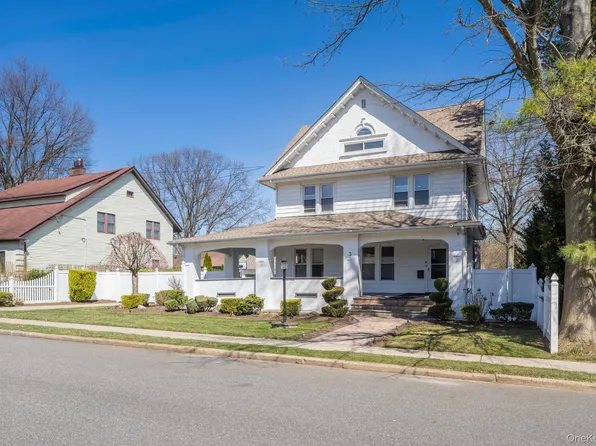 3 Columbia Street, Westbury, NY 11590