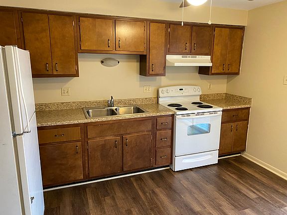 4th image of 212 Tionda Dr S APT 1