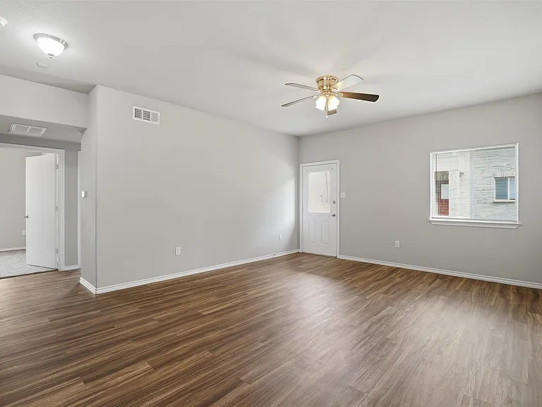 514 E Hazelwood St #B — Photo 10
