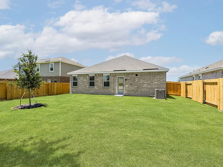 313 Magnolia Blvd — Photo 16