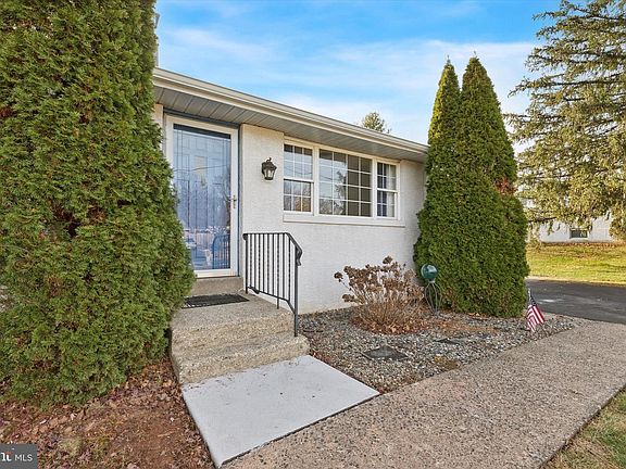 4th image of 603 Donna Dr