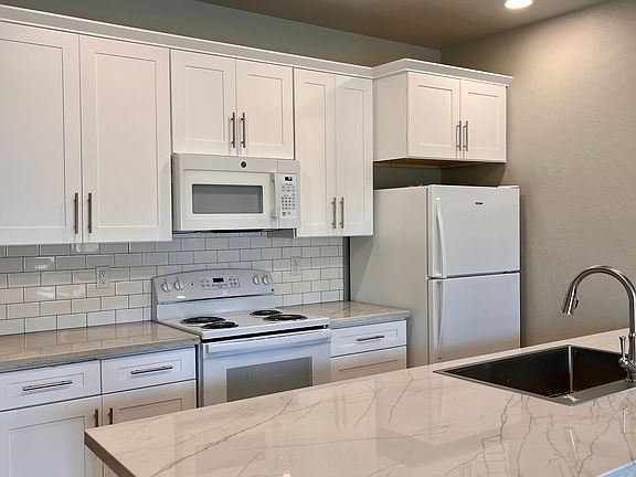 3rd image of 2683 Elliott Ave #2