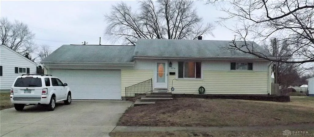 378 Travis Dr photo 1
