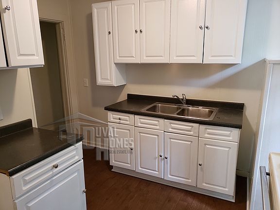 5th image of 1556 W 32nd St