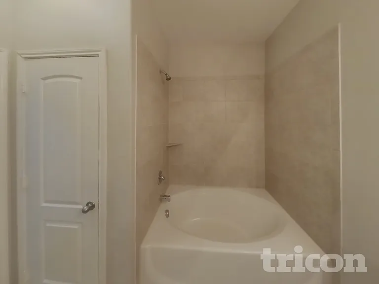 185 Kennedy Dr — Photo 10