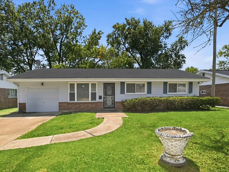836 Lebon Dr — Photo 6
