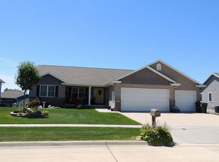 5005 Nordic Ridge Dr, Cedar Falls, IA 50613