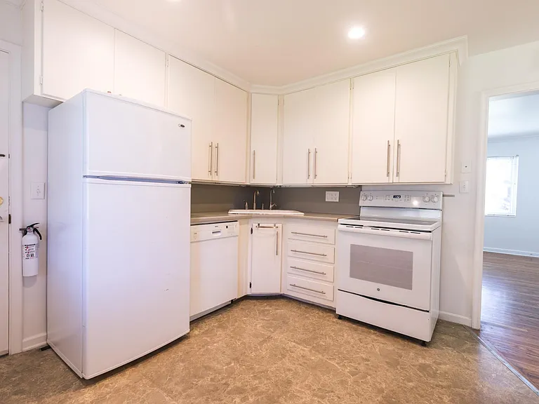 3334 S Pioneer St — Photo 7