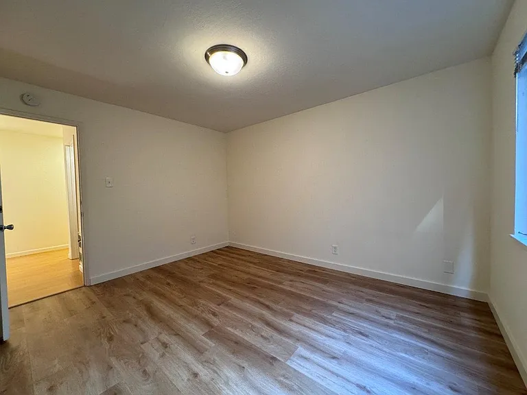 1555 Oxford Street — Photo 29