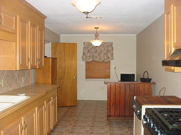 Kitchn & Breakfast Area