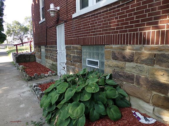 3rd image of 821-823 Thurman Ave