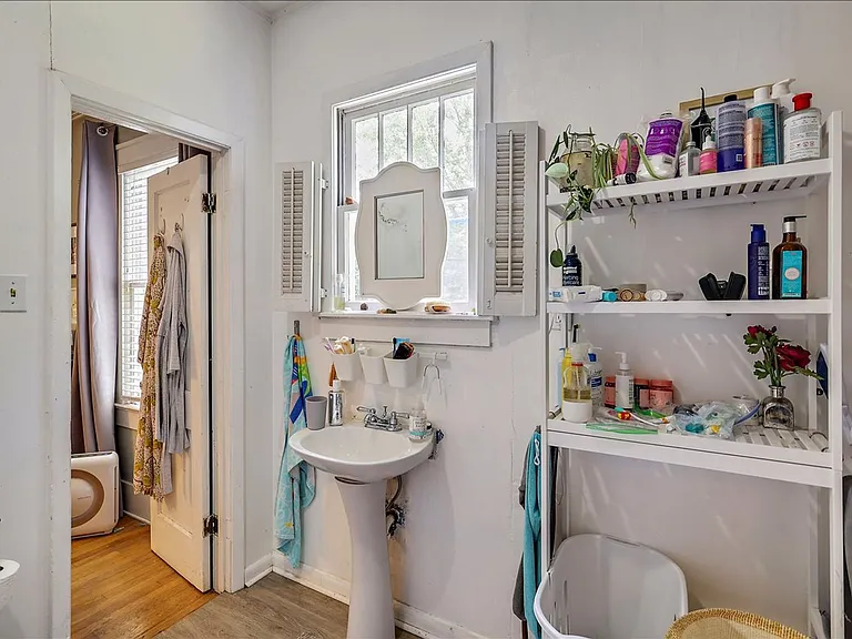 1203 Greymont Ave — Photo 11