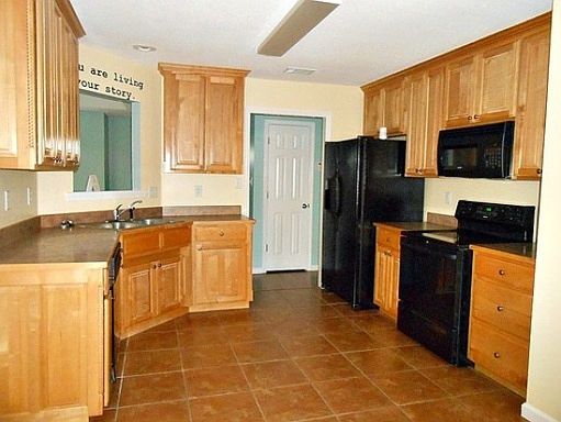 3rd image of 5832 Barkley Ln
