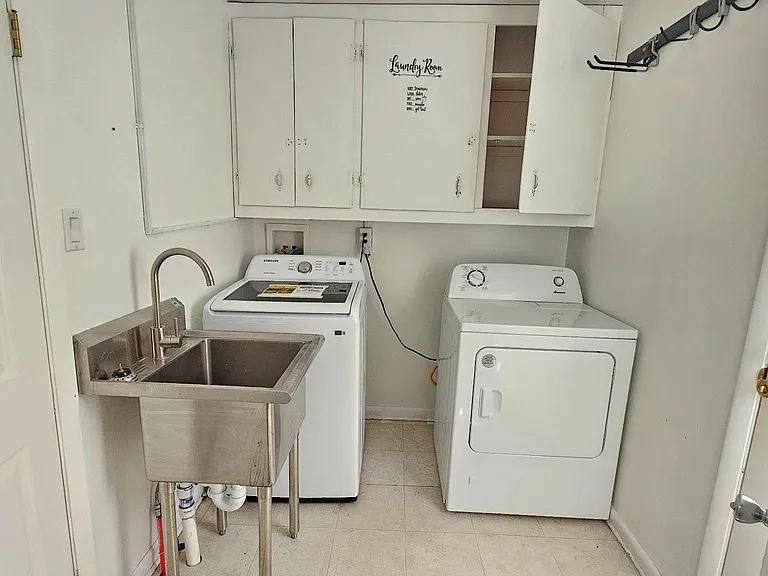 328 Rees Dr — Photo 17