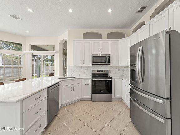 3rd image of 1904 BLUEBONNET Way