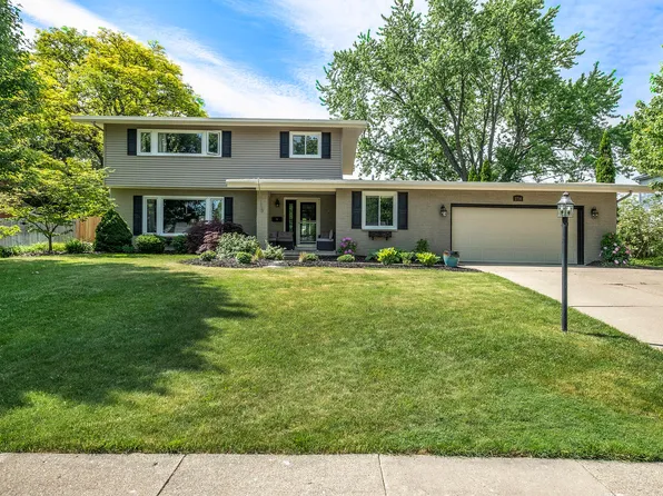 2716 Hampshire Blvd SE, East Grand Rapids, MI 49506