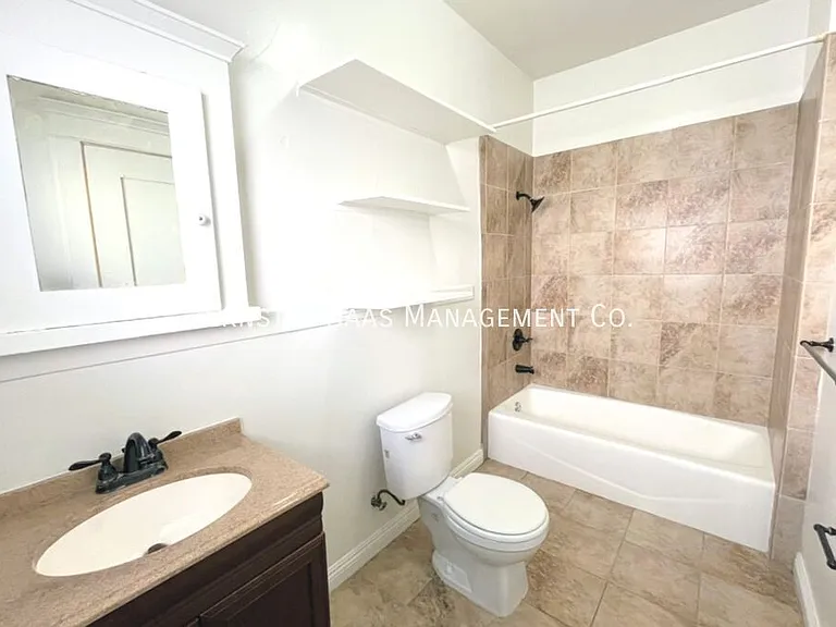 1823 E Appleton St #8 — Photo 10
