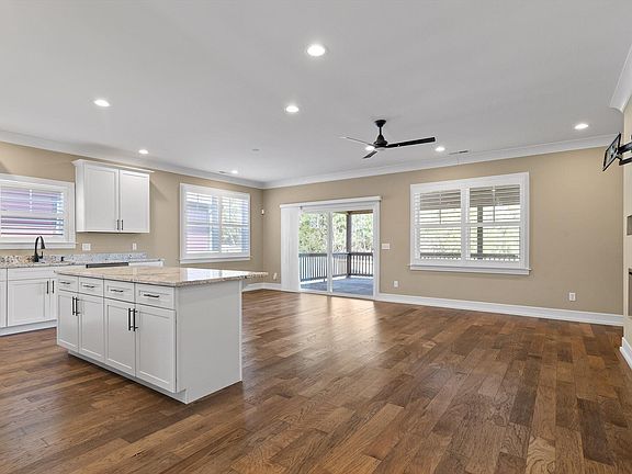 2nd image of 6864 Carnell Way