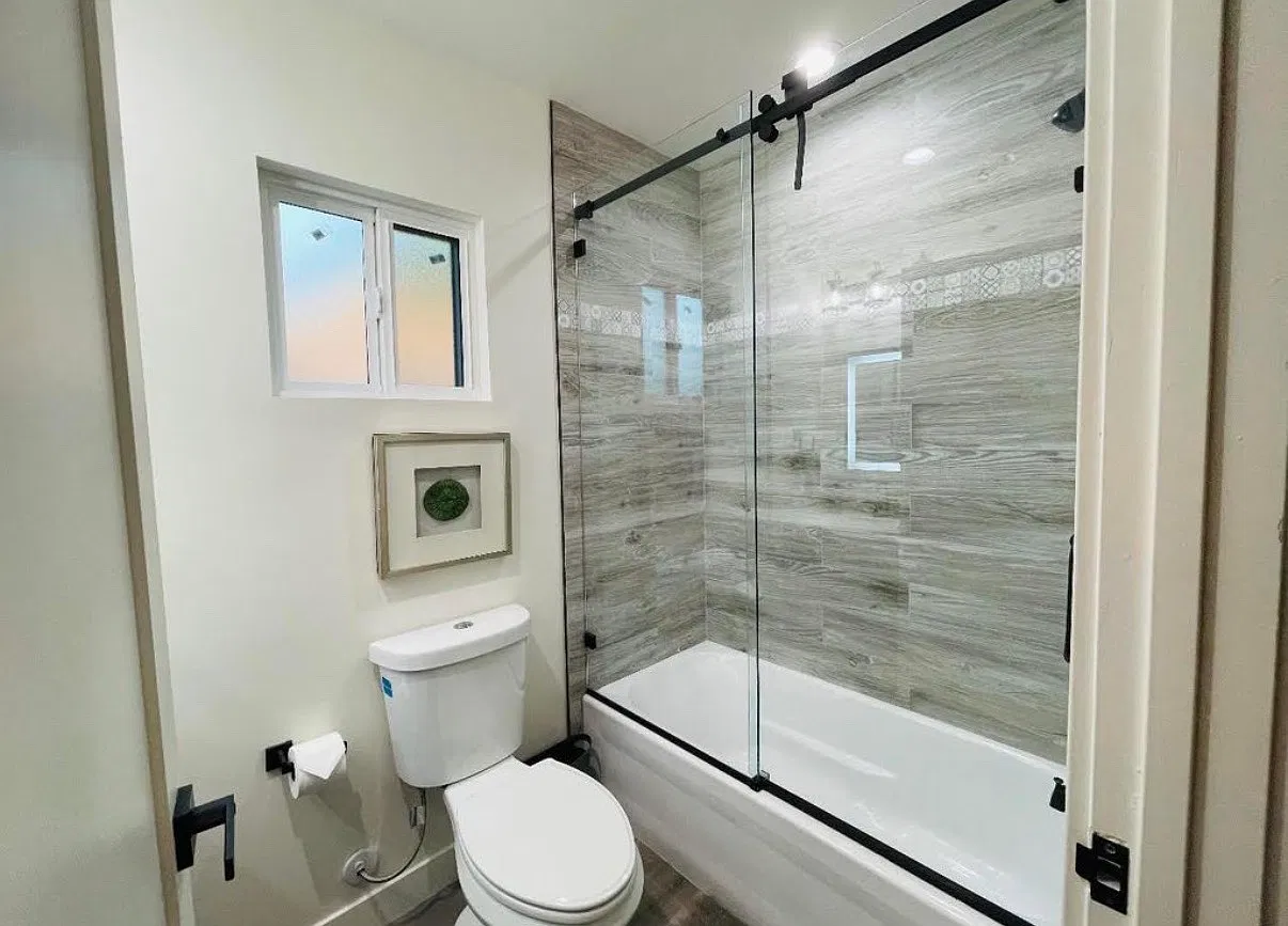 2 bed, 850 sqft, $4,400 — Photo 4