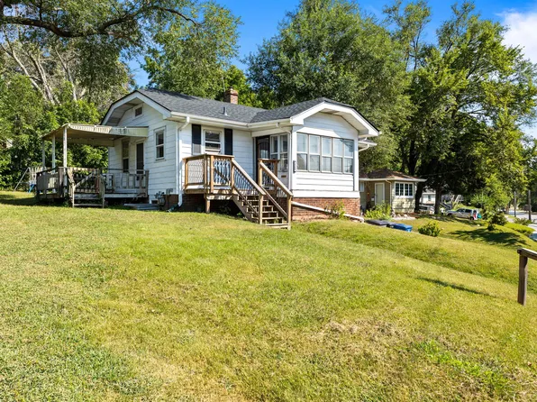 2355 Saylor Rd, Des Moines, IA 50313