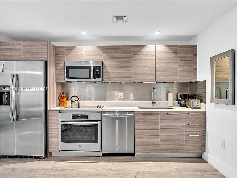 121 NE 34th St #3114 — Photo 7