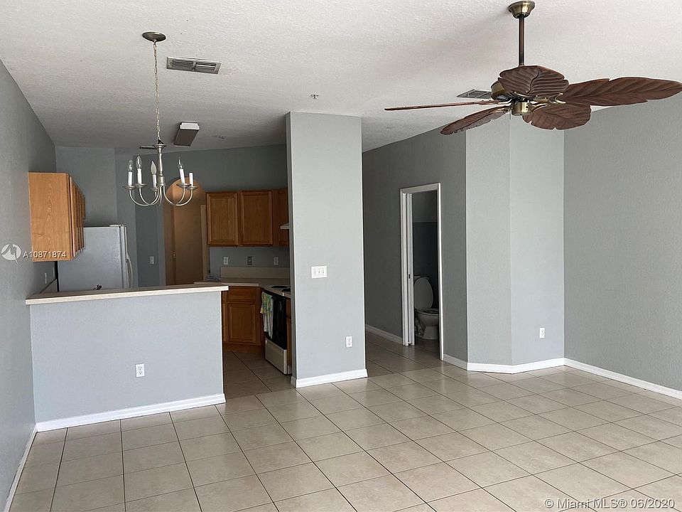 1st image of 788 Pipers Cay Dr #172