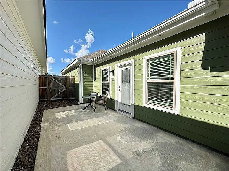 915 NE Heights Ln — Photo 27