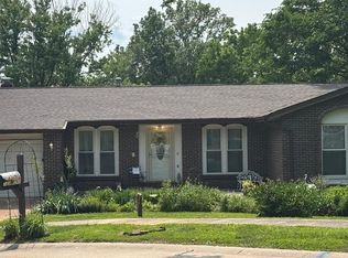 2 Silveroak Ct, Ballwin, MO 63021