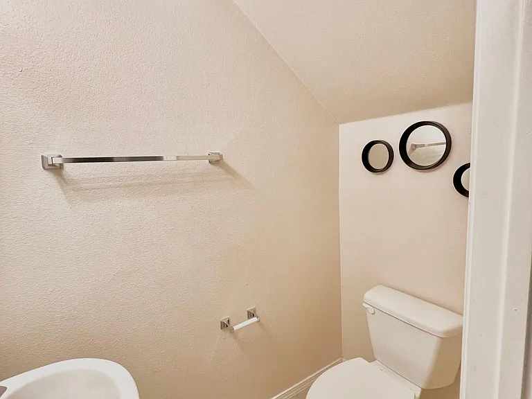 10919 Fort Point Ln NE — Photo 5