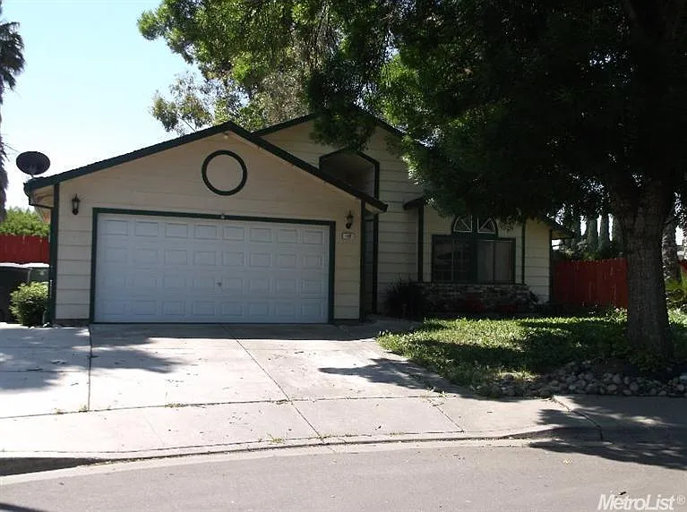 502 Chesterfield Dr photo 1