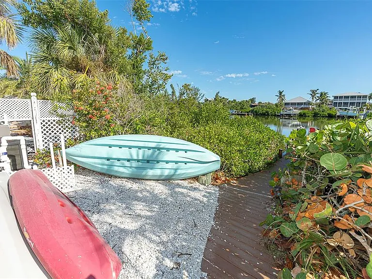 210 Bocilla Dr — Photo 53